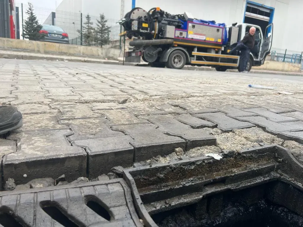 Ankara kanal tıkanıklığı açma aracı açık alanda