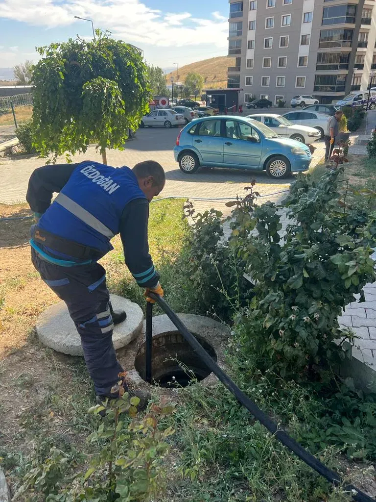 Ankara rögar açma ekibi şantiyede iş başında